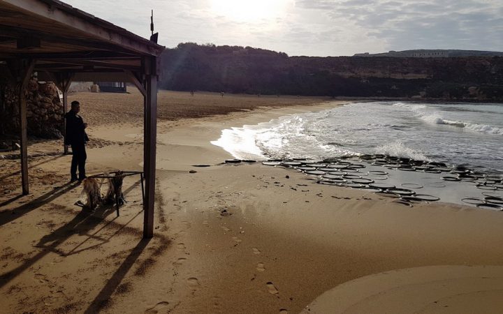 Golden Bay plaża na Malcie dla rodzin z dziećmi