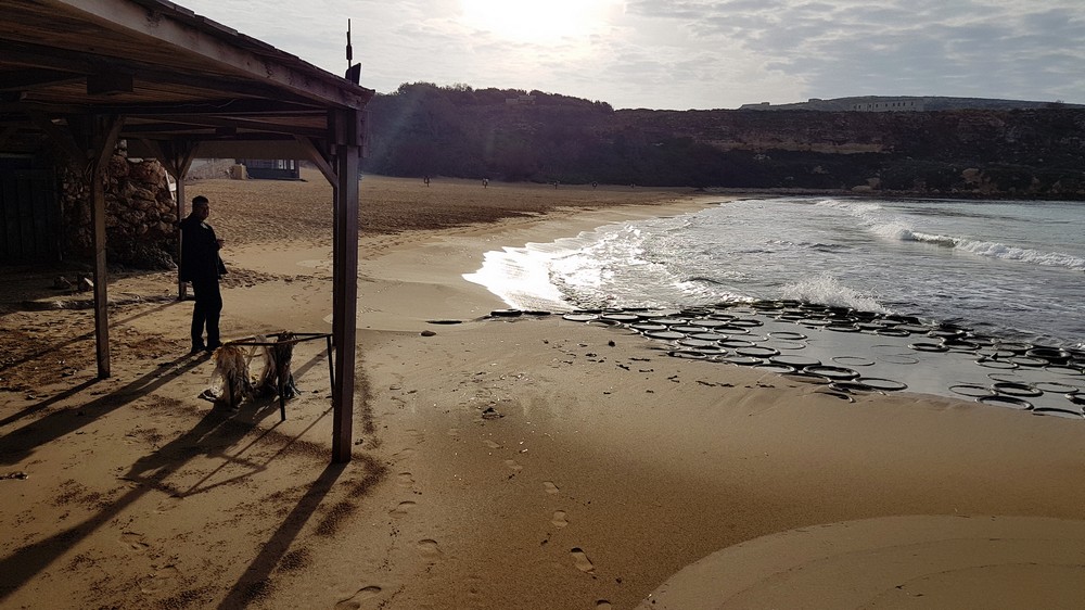 Golden Bay plaża na Malcie dla rodzin z dziećmi