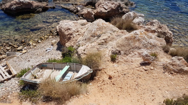 Mistra Bay OLD boat